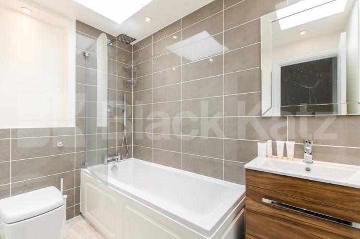 			NEW INSTRUCTION, 2 Bedroom, 1 bath, 1 reception House			 Waterside Close, Shad Thames